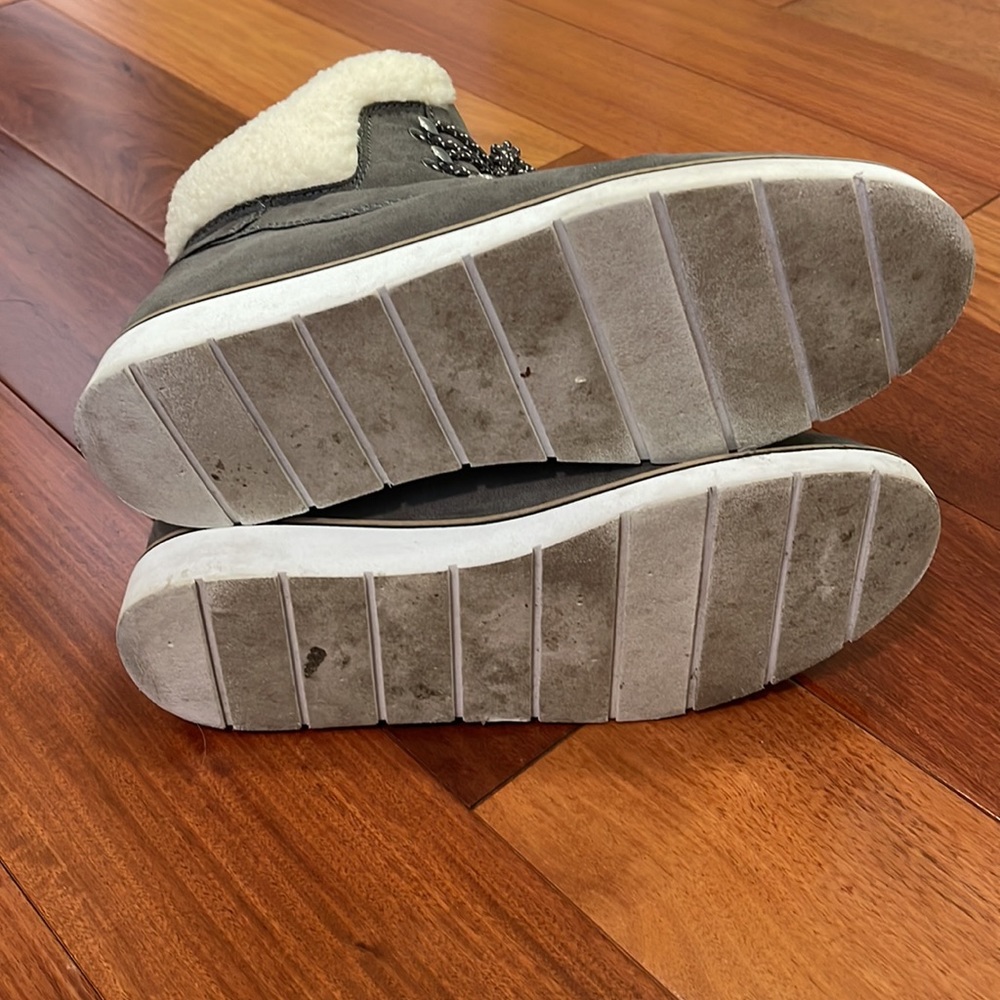 Steve Madden Wharton Grey Suede boots - Picture 4 of 4